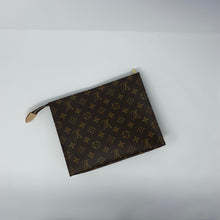 Load image into Gallery viewer, Louis Vuitton Pouch Toiletry Monogram 26 Brown
